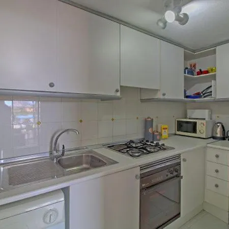 Sleeps 3 Pool Air Con Wifi T792070